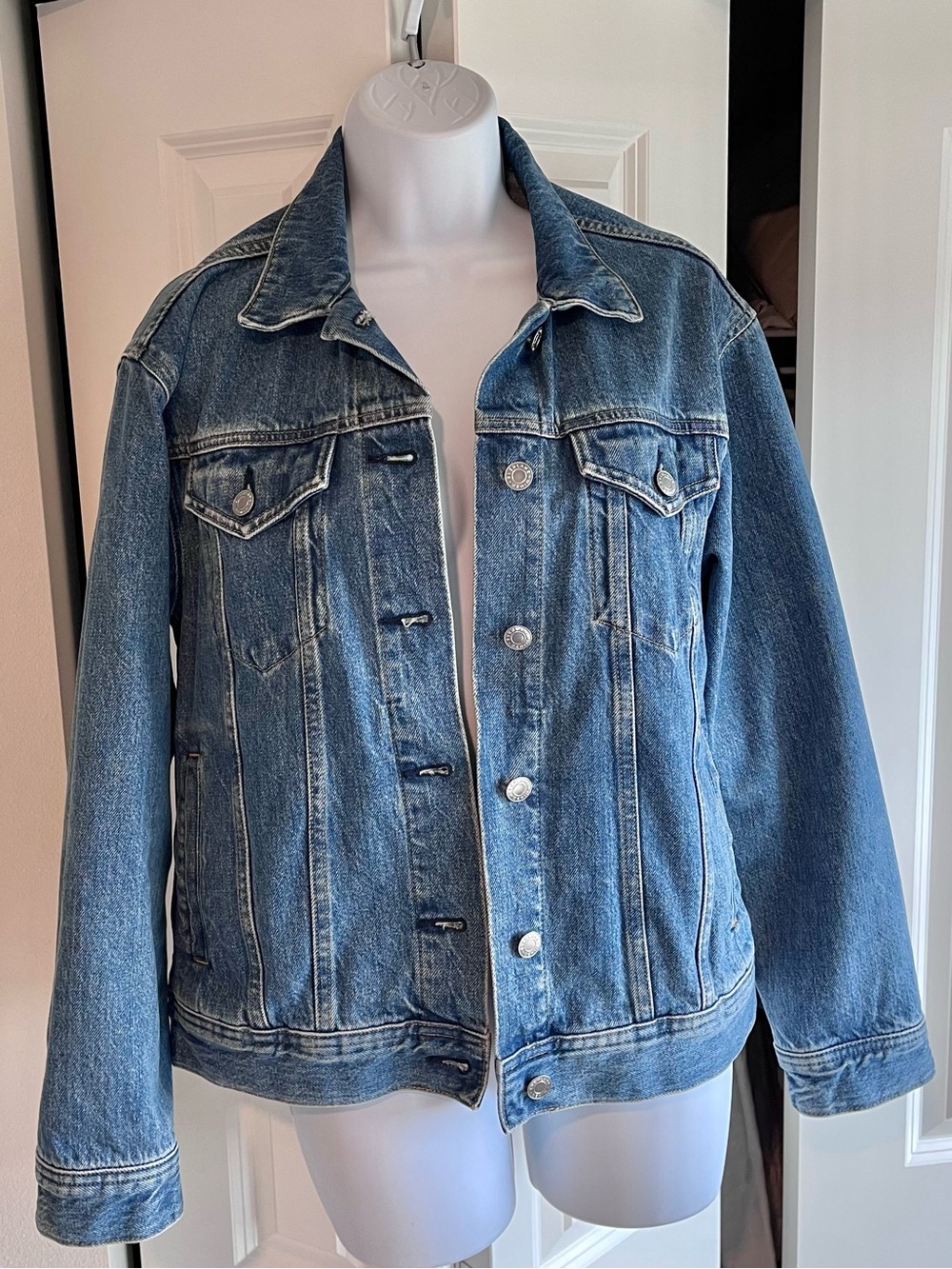 Like new Everlane Denim Jacket